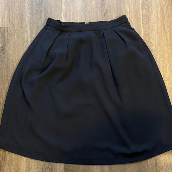 Elegant Black Women's Skirt - Picture 5 of 6